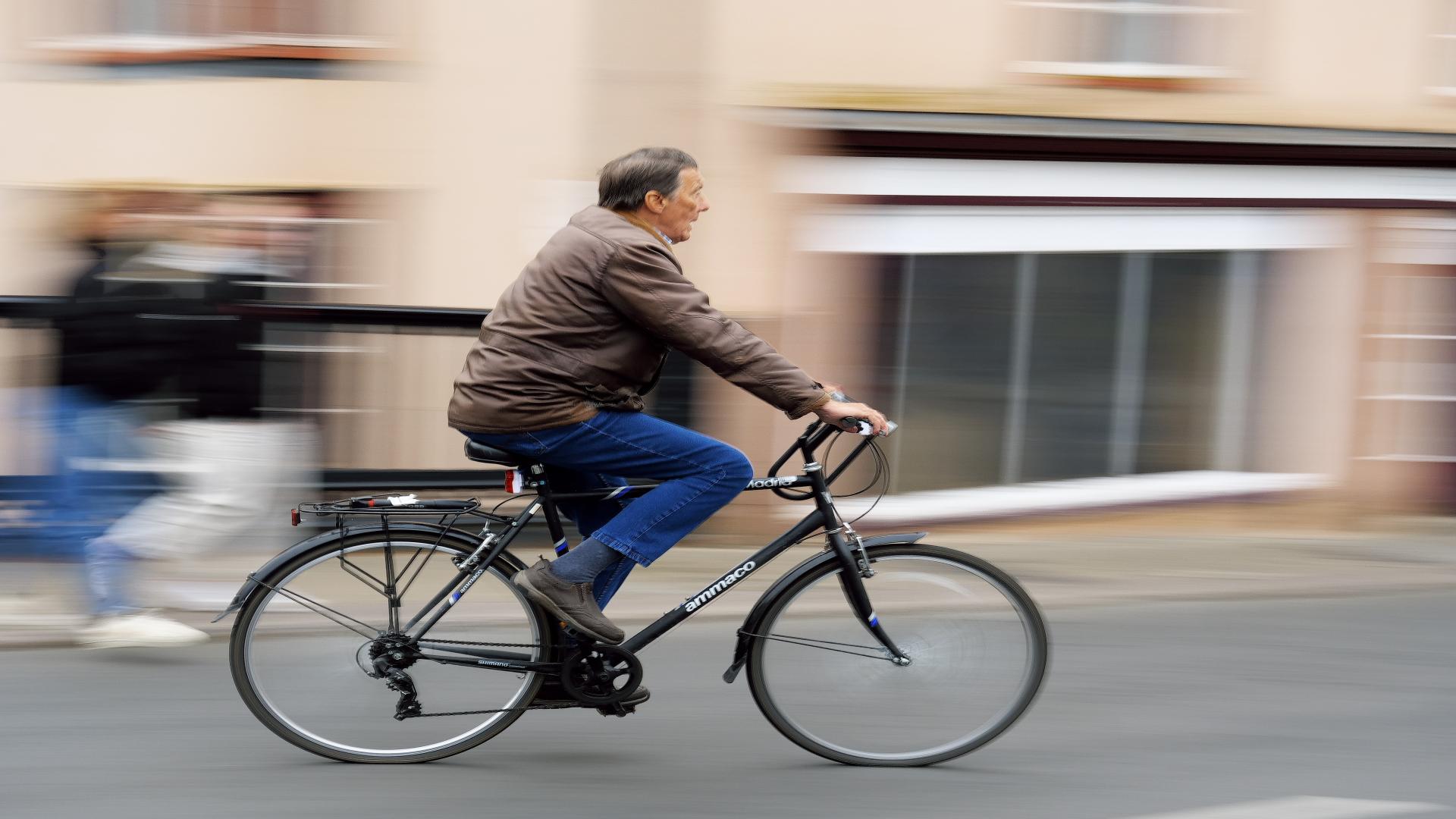 Electric bike kit: A great helper for the elderly to travel with health
