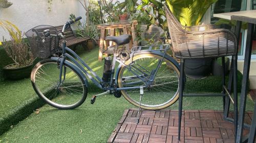 friction drive bicycle / 